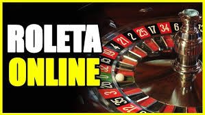 Pertandingan bulu tangkis dengan pemain Indonesia yang menunjukkan keahlian dan strategi tinggi